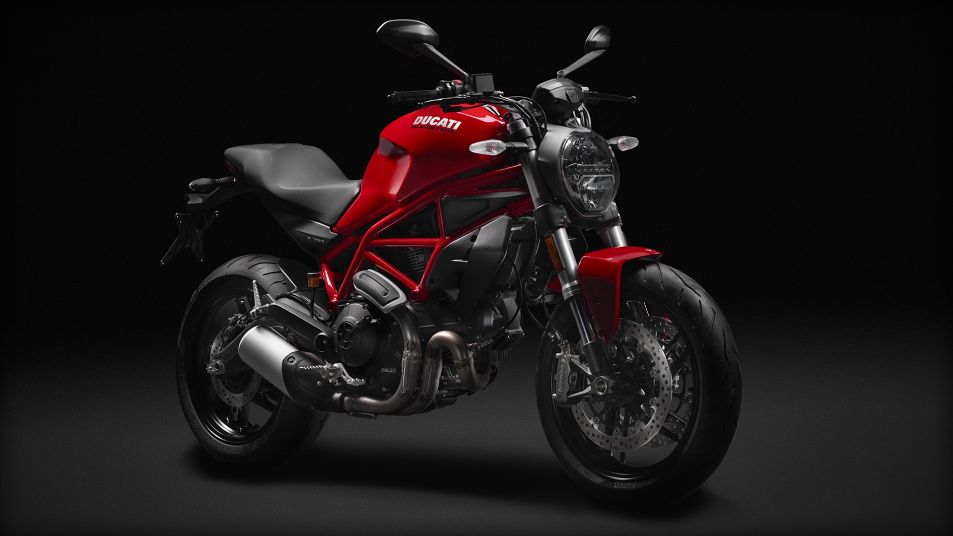 這次要特別介紹一輛新生代的Ducati Monster家族成員797，但是要先說明，雖然這是個新的型號，但這輛車活脫就是從90年代復活降世的Monster 900